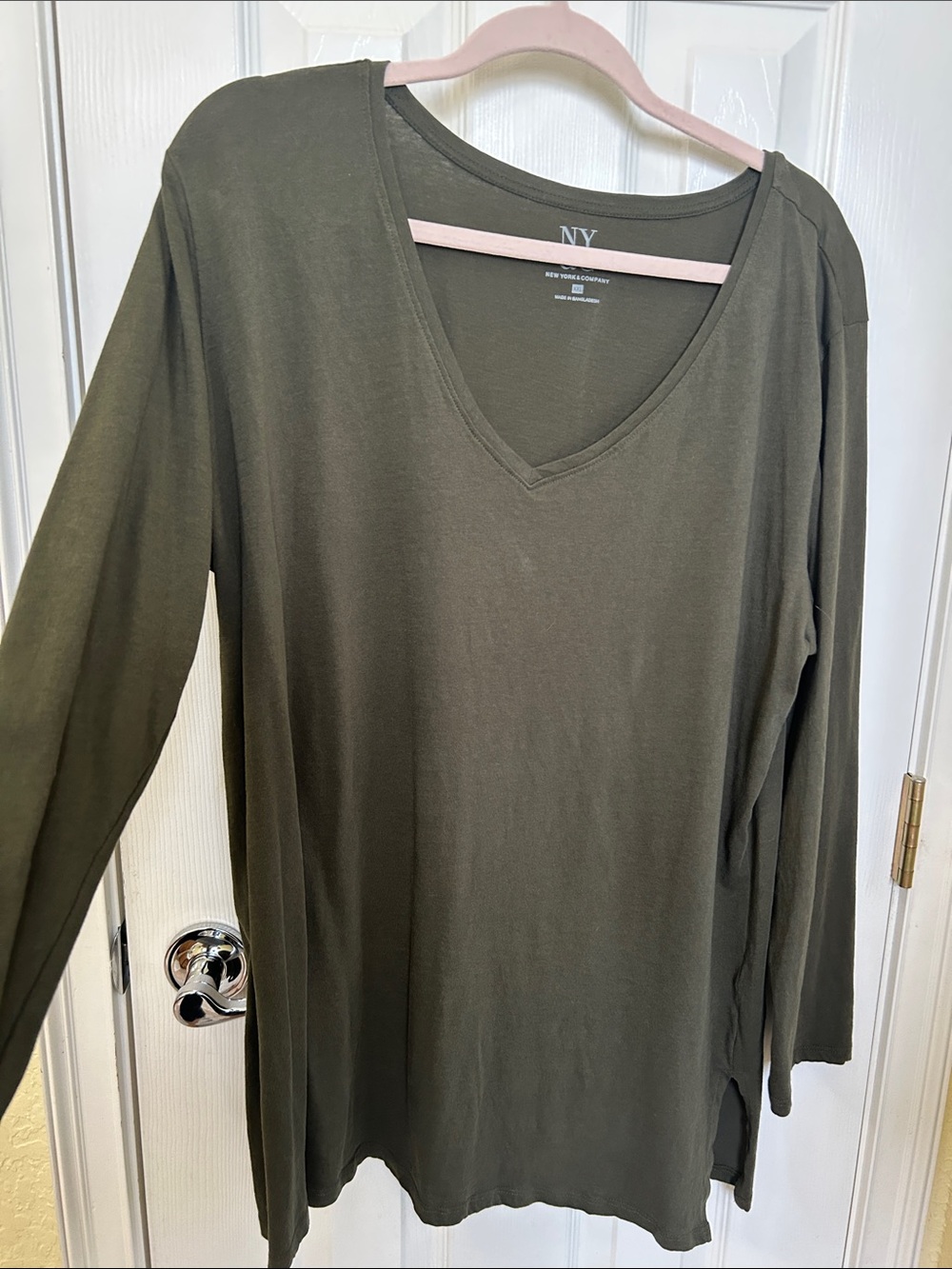 New York & Company Olive V-Neck Long Sleeve Tee